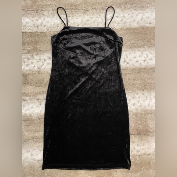 NWT💗ELODIE Strappy Back Crushed Velvet Mini Dress Size S - Picture 3 of 10